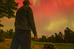 KML-Northern-Lights-Viewing-with-Doug-the-Dog-GuibertC-20241011-4D2A5567-web